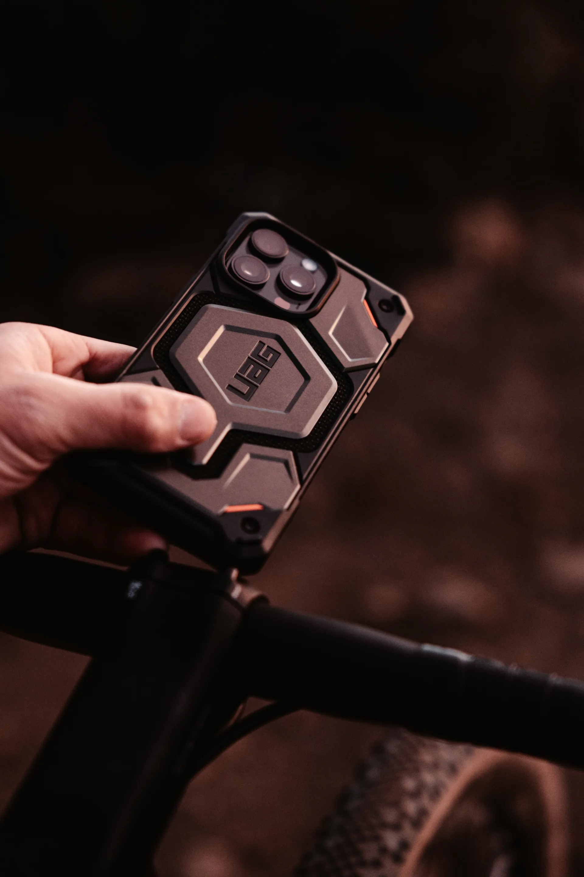 Husa UAG Monarch pentru Iphone 15 Pro Max Kevlar - Negru - 3 | YEO